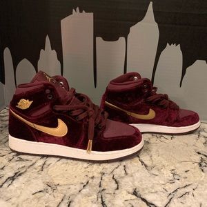 Son out grew these sneakers.